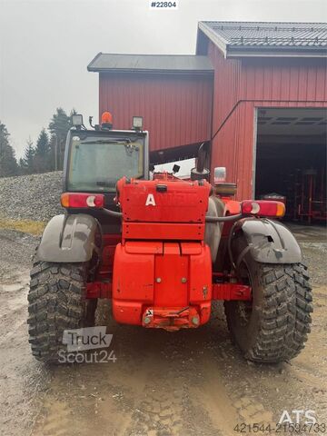 Caricatore Manitou MLT 633 telehandler with hydraulic pallet forks.