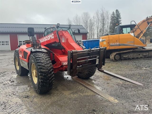 Caricatore Manitou MLT 633 telehandler with hydraulic pallet forks.