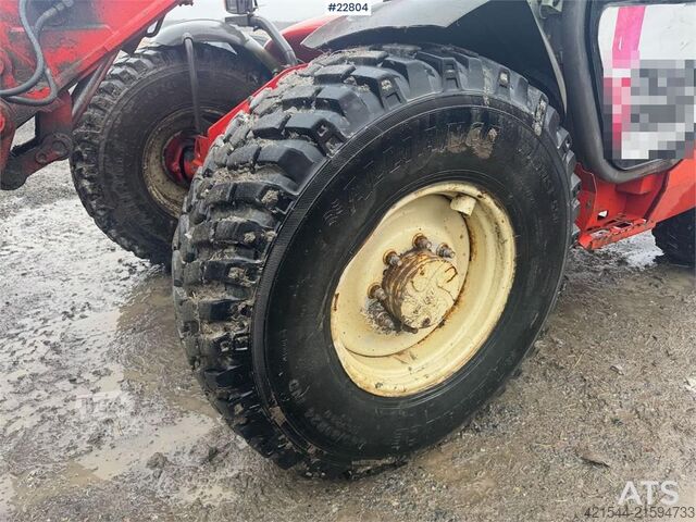 Caricatore Manitou MLT 633 telehandler with hydraulic pallet forks.