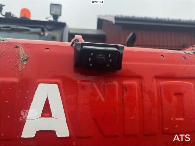 Caricatore Manitou MLT 633 telehandler with hydraulic pallet forks.