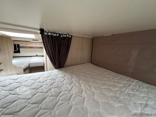 Polointegrovaný karavan HOBBY Siesta T 70 HGE - Hub/Einzelbetten -