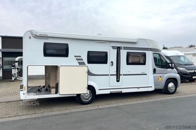 Polointegrovaný karavan HOBBY Siesta T 70 HGE - Hub/Einzelbetten -