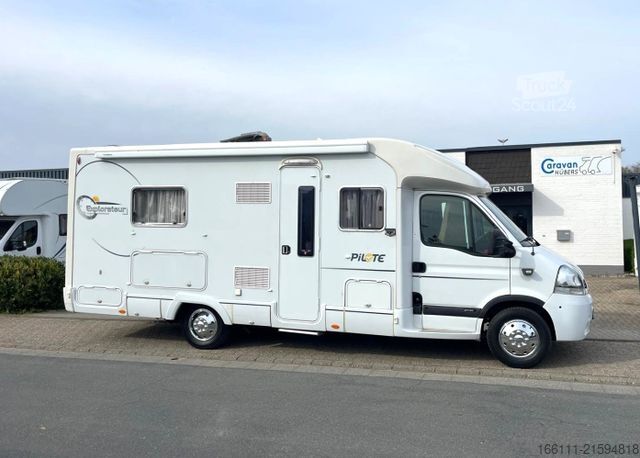 Polointegrovaný karavan PILOTE Exploratuer 715 XFJ - Einzelbetten - Heckbad -