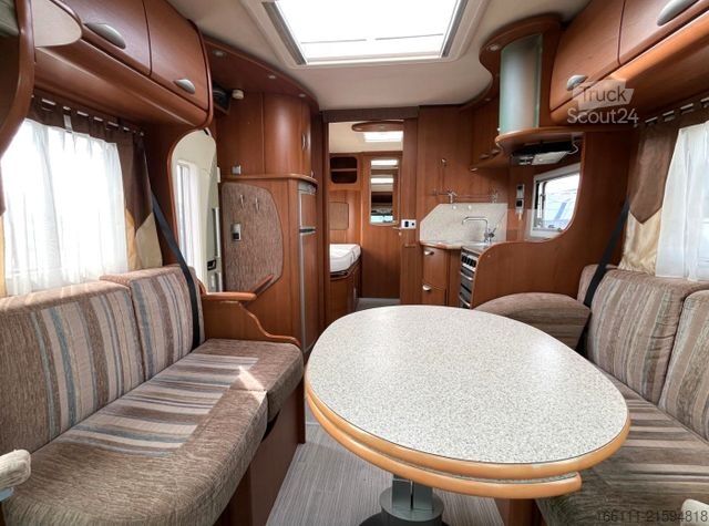 Polointegrovaný karavan PILOTE Exploratuer 715 XFJ - Einzelbetten - Heckbad -