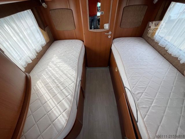 Polointegrovaný karavan PILOTE Exploratuer 715 XFJ - Einzelbetten - Heckbad -