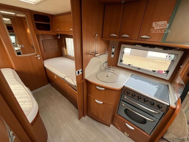 Polointegrovaný karavan PILOTE Exploratuer 715 XFJ - Einzelbetten - Heckbad -