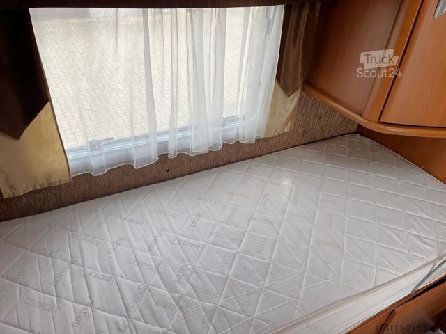 Polointegrovaný karavan PILOTE Exploratuer 715 XFJ - Einzelbetten - Heckbad -