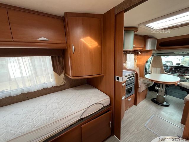 Polointegrovaný karavan PILOTE Exploratuer 715 XFJ - Einzelbetten - Heckbad -