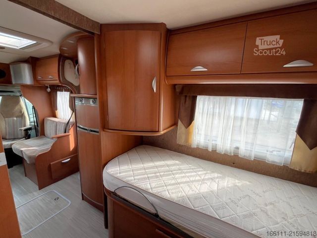 Polointegrovaný karavan PILOTE Exploratuer 715 XFJ - Einzelbetten - Heckbad -