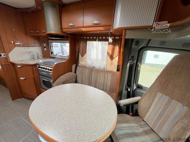 Polointegrovaný karavan PILOTE Exploratuer 715 XFJ - Einzelbetten - Heckbad -