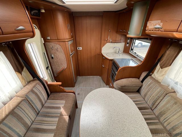 Polointegrovaný karavan PILOTE Exploratuer 715 XFJ - Einzelbetten - Heckbad -