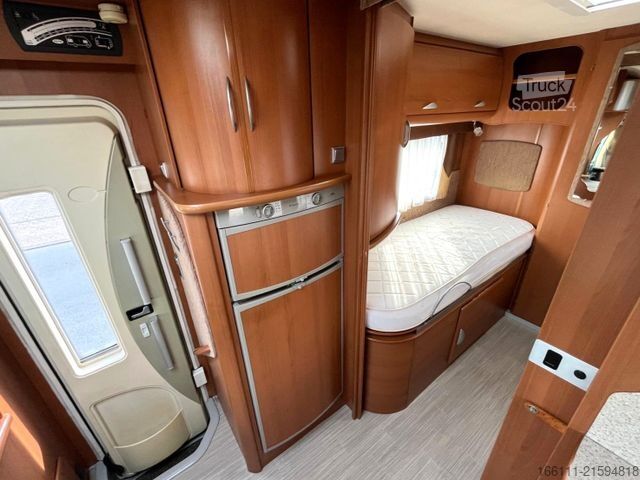 Polointegrovaný karavan PILOTE Exploratuer 715 XFJ - Einzelbetten - Heckbad -