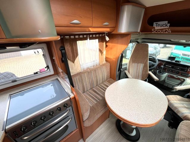 Polointegrovaný karavan PILOTE Exploratuer 715 XFJ - Einzelbetten - Heckbad -