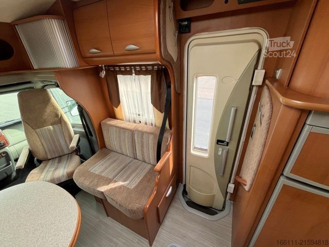 Polointegrovaný karavan PILOTE Exploratuer 715 XFJ - Einzelbetten - Heckbad -