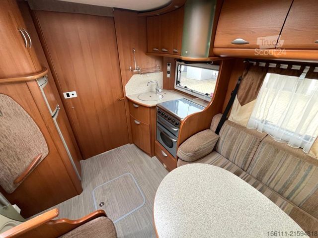 Polointegrovaný karavan PILOTE Exploratuer 715 XFJ - Einzelbetten - Heckbad -