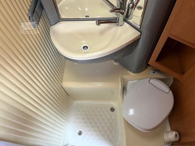 Polointegrovaný karavan DETHLEFFS GlobeBus 1 - Festbett - Klima - Solar -