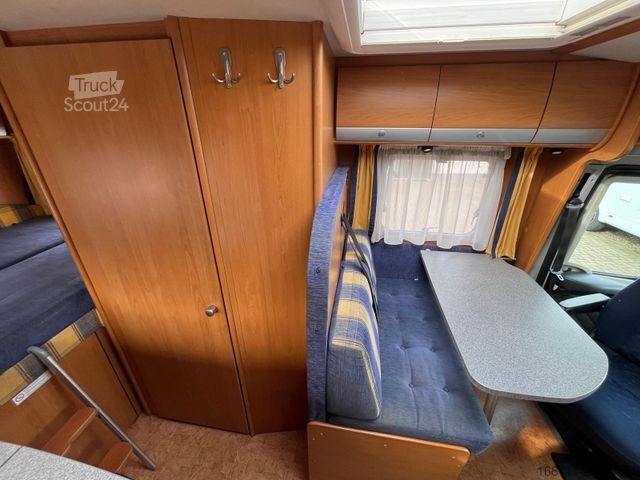 Polointegrovaný karavan DETHLEFFS GlobeBus 1 - Festbett - Klima - Solar -