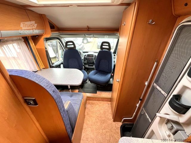 Polointegrovaný karavan DETHLEFFS GlobeBus 1 - Festbett - Klima - Solar -