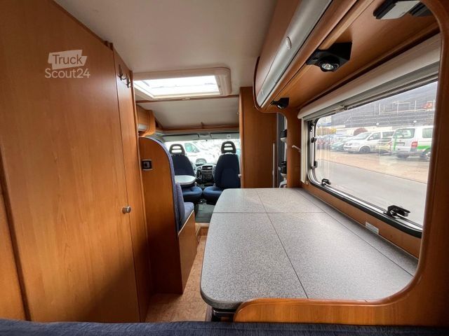 Polointegrovaný karavan DETHLEFFS GlobeBus 1 - Festbett - Klima - Solar -