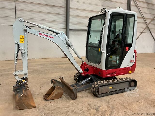 Miniexcavadora Takeuchi TB 216