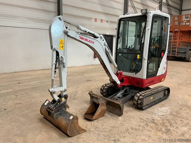Miniexcavadora Takeuchi TB 216