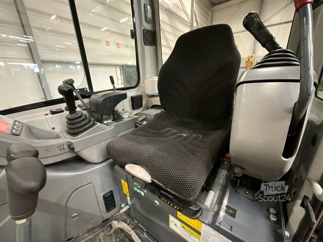 Miniexcavadora Takeuchi TB 216