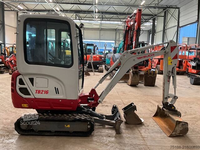 Miniexcavadora Takeuchi TB 216
