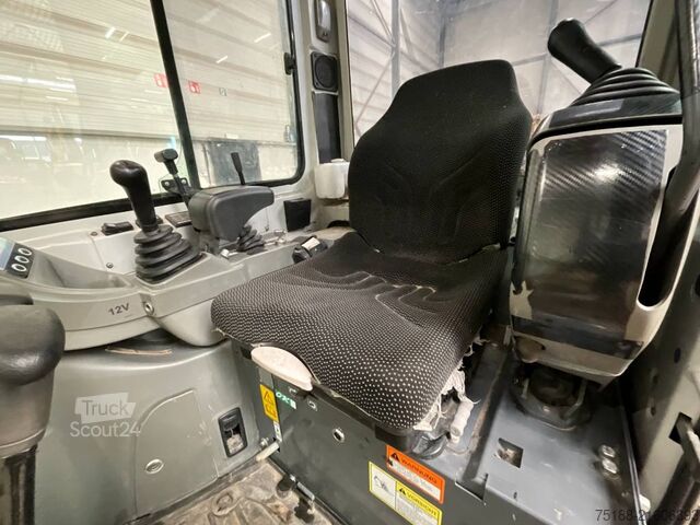 Miniexcavadora Takeuchi TB 216