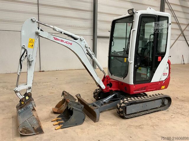 Miniexcavadora Takeuchi TB 216