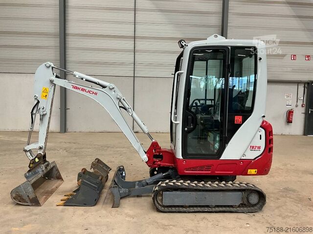 Miniexcavadora Takeuchi TB 216