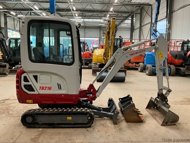 Miniexcavadora Takeuchi TB 216