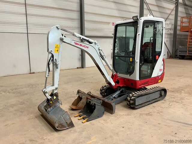 Miniexcavadora Takeuchi TB 216