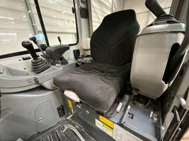 Miniexcavadora Takeuchi TB 216