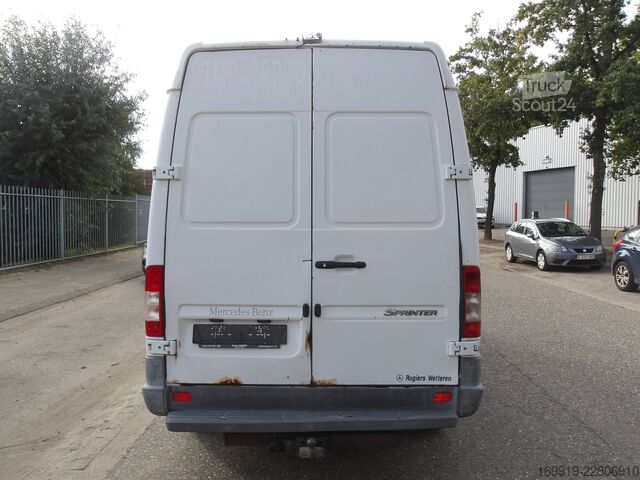 Slēgtais furgons Mercedes-Benz Sprinter 208 CDI