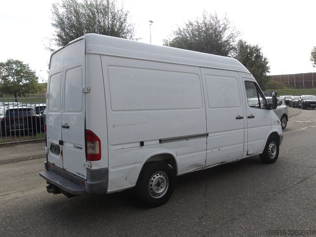 Slēgtais furgons Mercedes-Benz Sprinter 208 CDI