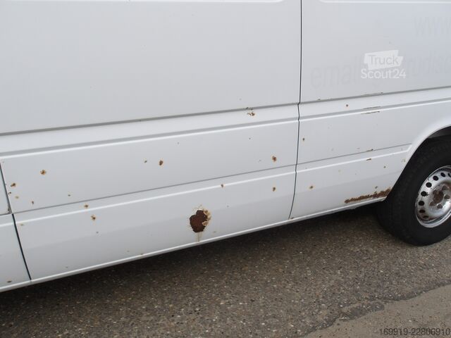 Slēgtais furgons Mercedes-Benz Sprinter 208 CDI