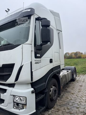 Trator de estrada padrão Iveco 480