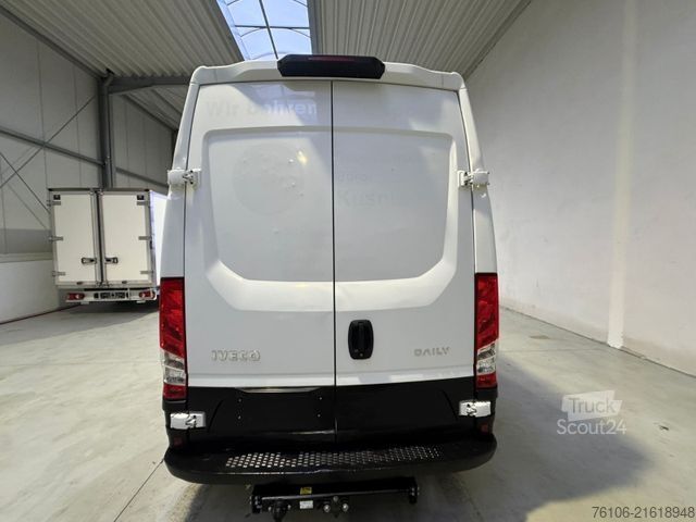 High top van IVECO Daily 50C18 Kastenwagen *Navi*Ahk**