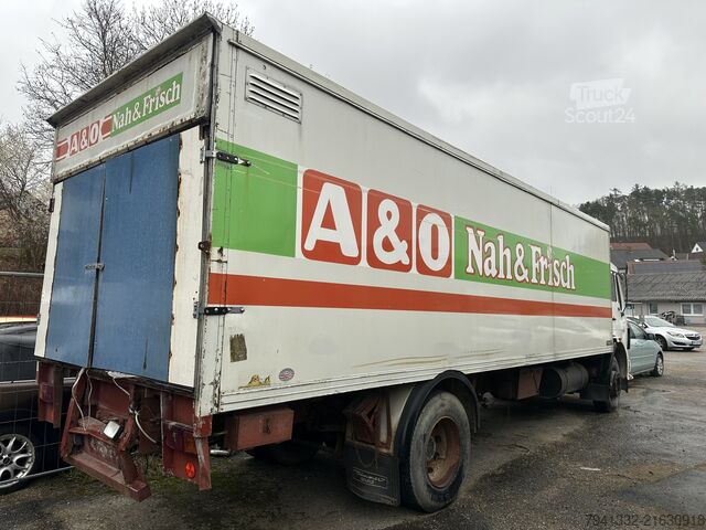 Kutu kamyonu Mercedes-Benz 1617