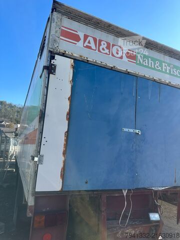 Camião de caixa fechada Mercedes-Benz 1617