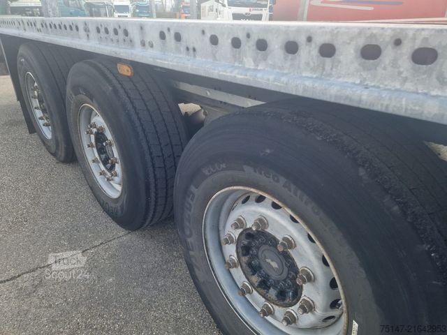 Remorque semi-plateforme de travail SCHMITZ CARGOBULL 3-Achs Auflieger verzinkt Lochleisten