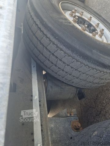 Remorque semi-plateforme de travail SCHMITZ CARGOBULL 3-Achs Auflieger verzinkt Lochleisten