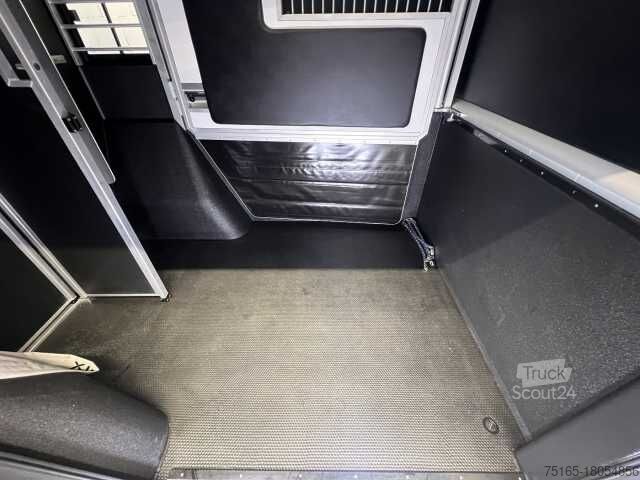 Viehtransporter Renault Master Haras STX 3-Sitzer LKW