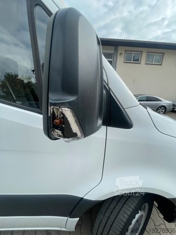 Skriňová dodávka MERCEDES-BENZ Sprinter 314 CDI 2,1 Ltr. Koffer LBW 3-Sitze