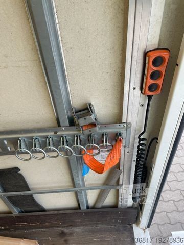 Skriňová dodávka MERCEDES-BENZ Sprinter 314 CDI 2,1 Ltr. Koffer LBW 3-Sitze