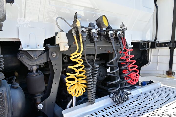 Standart çekici ünitesi Iveco 440S51T  S-Way E6 Retarder Alufelgen Navi 2Betten
