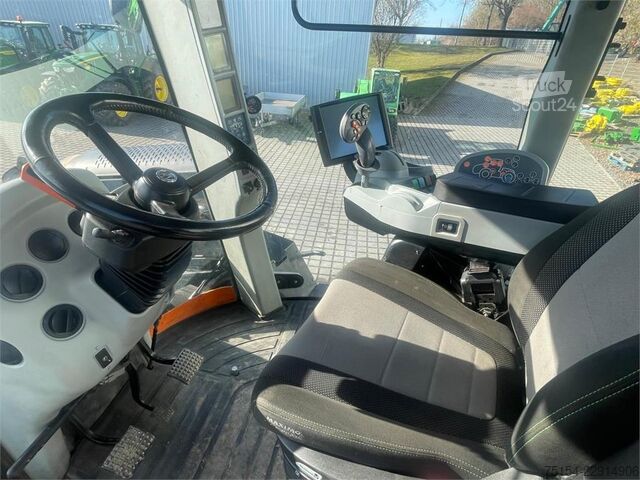 Traktorius New Holland T9.560