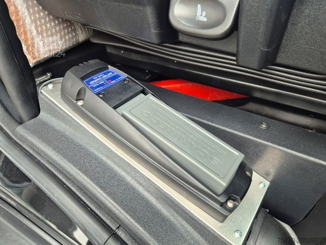 Camión volquete IVECO Eurocargo ML150E32WS 4x4 Kran HMF 1130K Funk AHK