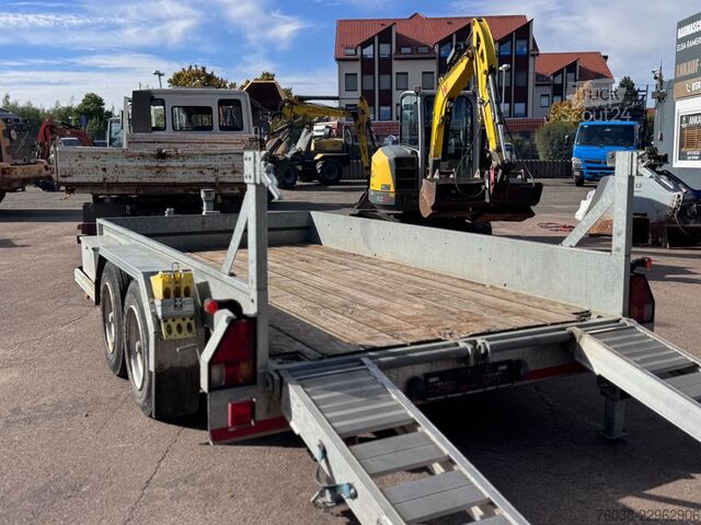 Prikolica z nizko platformo HUMBAUR HS 654020 TA-BS Tieflader Rampen Tandem