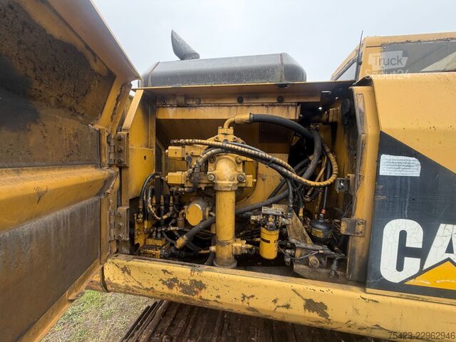 Excavator pe şenile CATERPILLAR 320 L